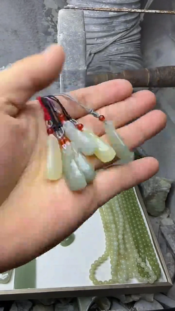 颈饰未镶嵌和田玉吊坠 多样性拍一发一