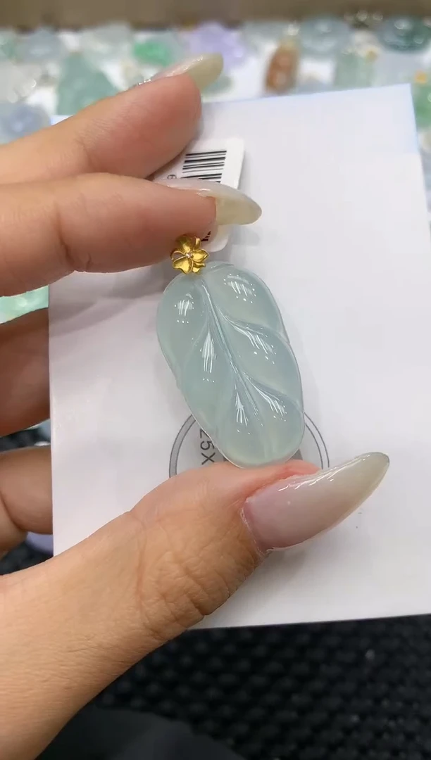 颈饰18K金镶嵌翡翠111111111111