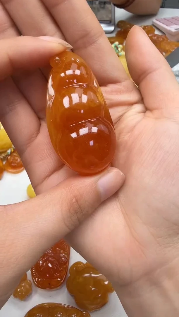 裸石琥珀未镶嵌如图