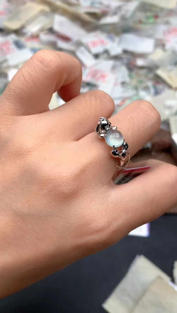 18K金镶嵌挂件翡翠一