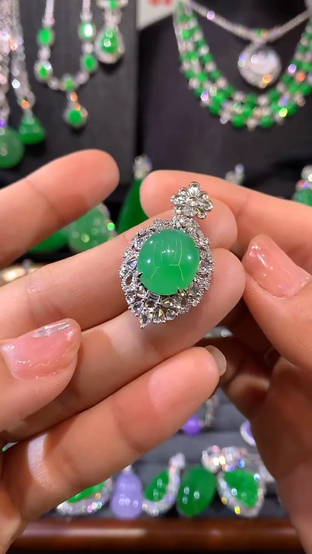 吊坠(不含链)18K金镶嵌翡翠吊坠