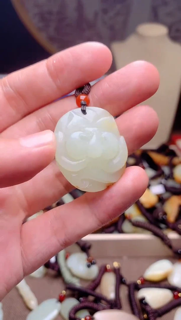 和田玉未镶嵌颈饰1