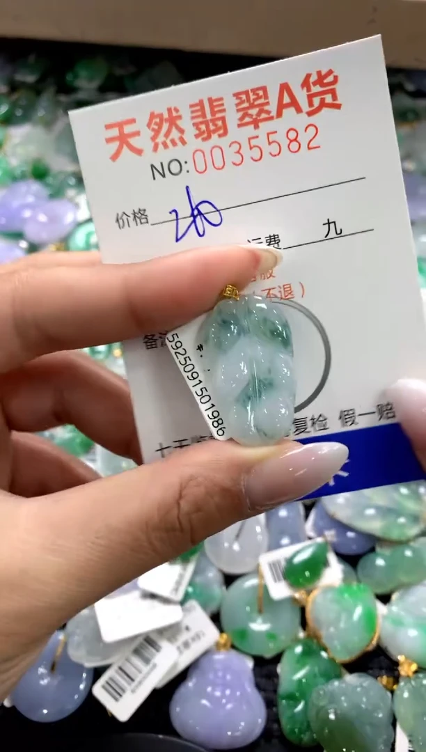 颈饰18K金镶嵌翡翠1111111111111111