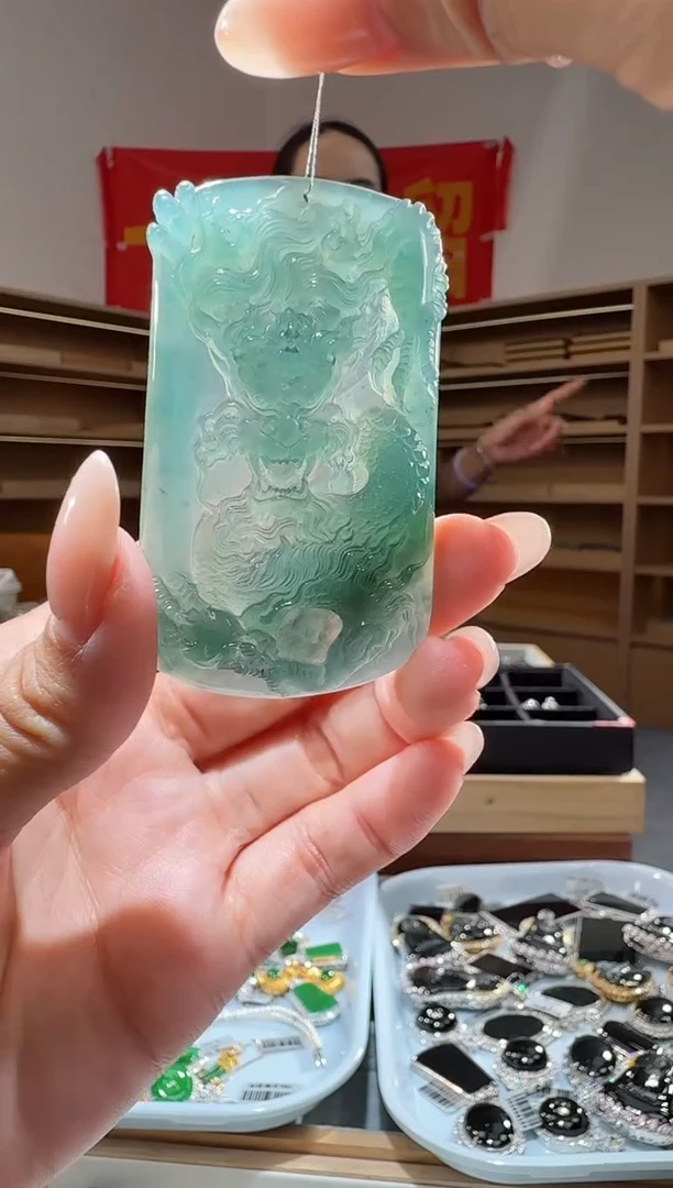 吊坠(不含链)未镶嵌翡翠龙牌（多样性发其一）