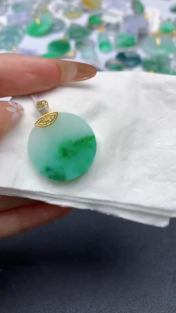 颈饰18K金镶嵌翡翠A货假一赔三支持复检百元上九元证书费自理