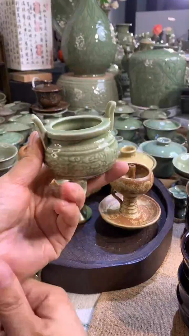 耀州窑青瓷三足香炉一只