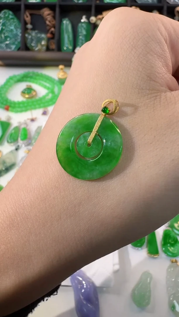 颈饰18K金镶嵌翡翠缅甸A货翡翠