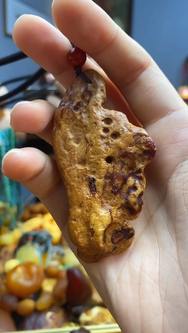 未镶嵌颈饰琥珀吊坠