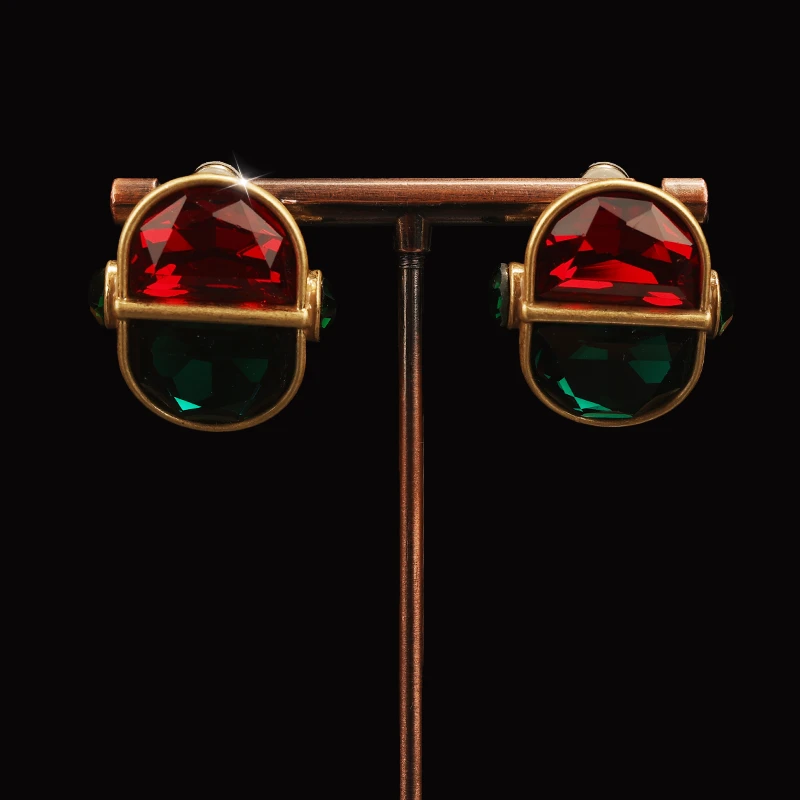 铜合金合成锆石耳饰 设计师款 红绿对半简约款 耳环