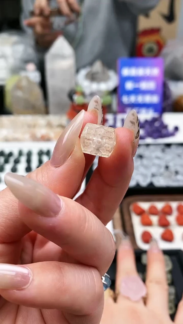 【闪购商品】水晶吊坠(不含链)未镶嵌7a多样性发其一/2.1/1个