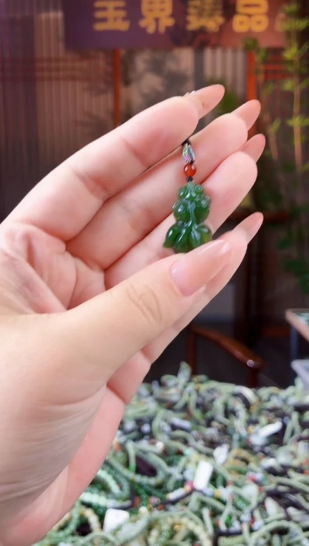 和田玉未镶嵌颈饰拍一发一