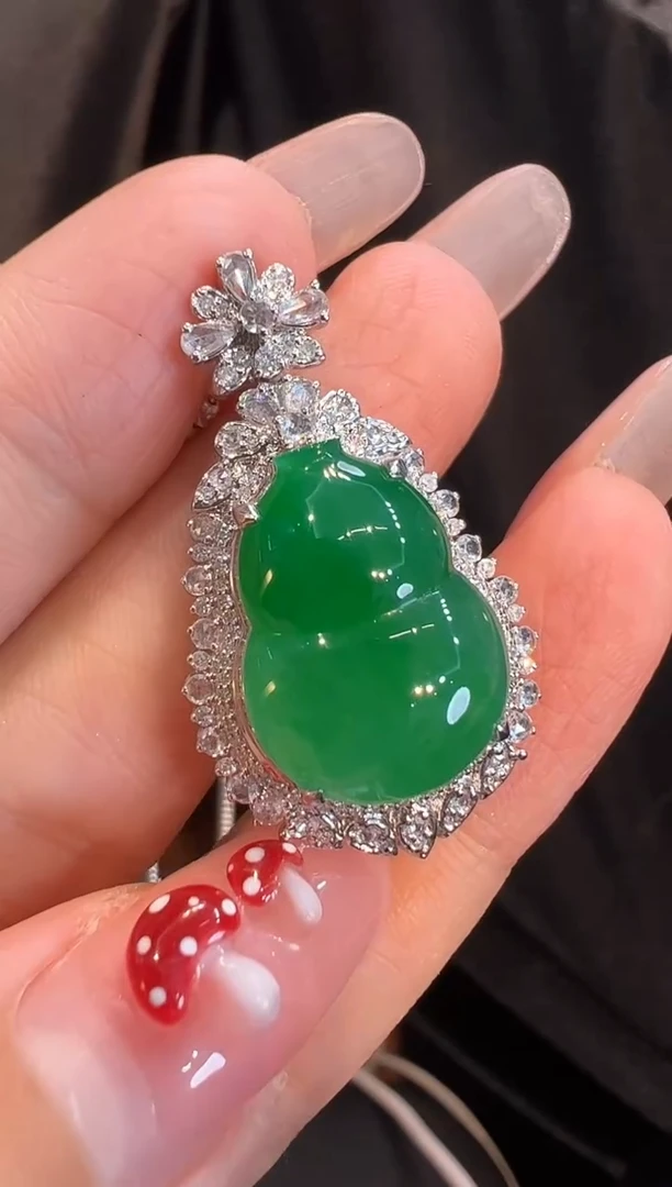 【闪购商品】翡翠颈饰18K金镶嵌吊坠