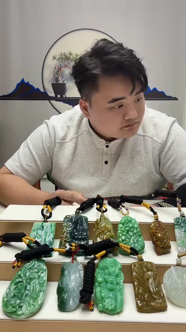 未镶嵌定制翡翠火*火5060zm-毛货挂件