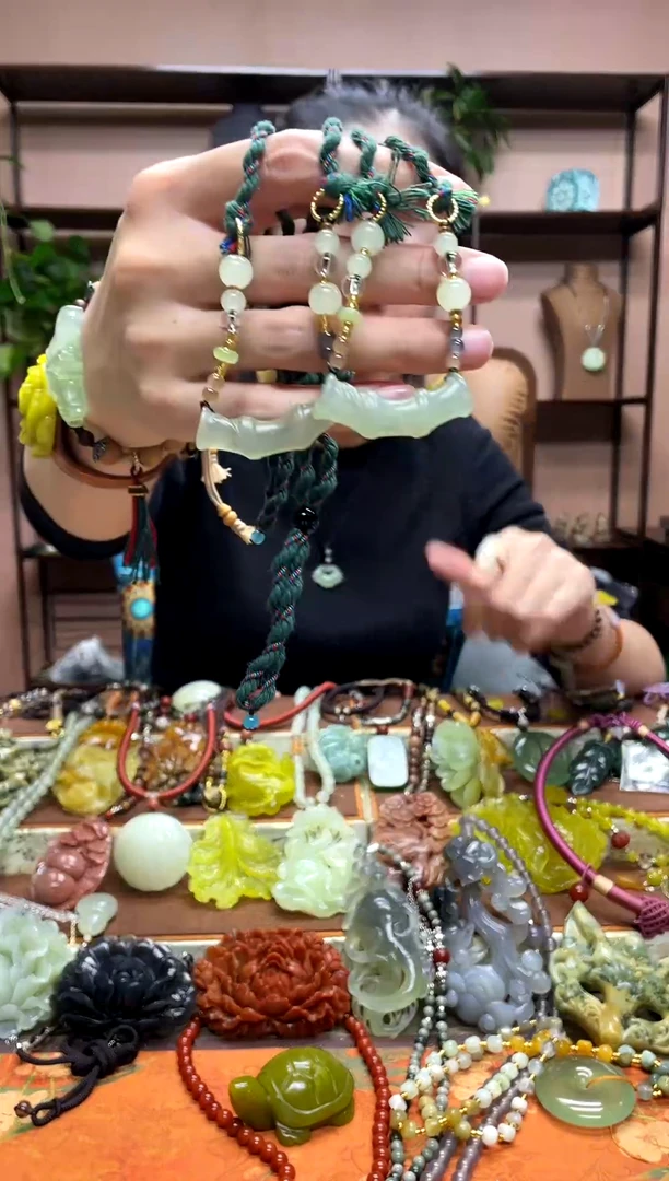 未镶嵌岫玉吊坠多样性发货发其中之一