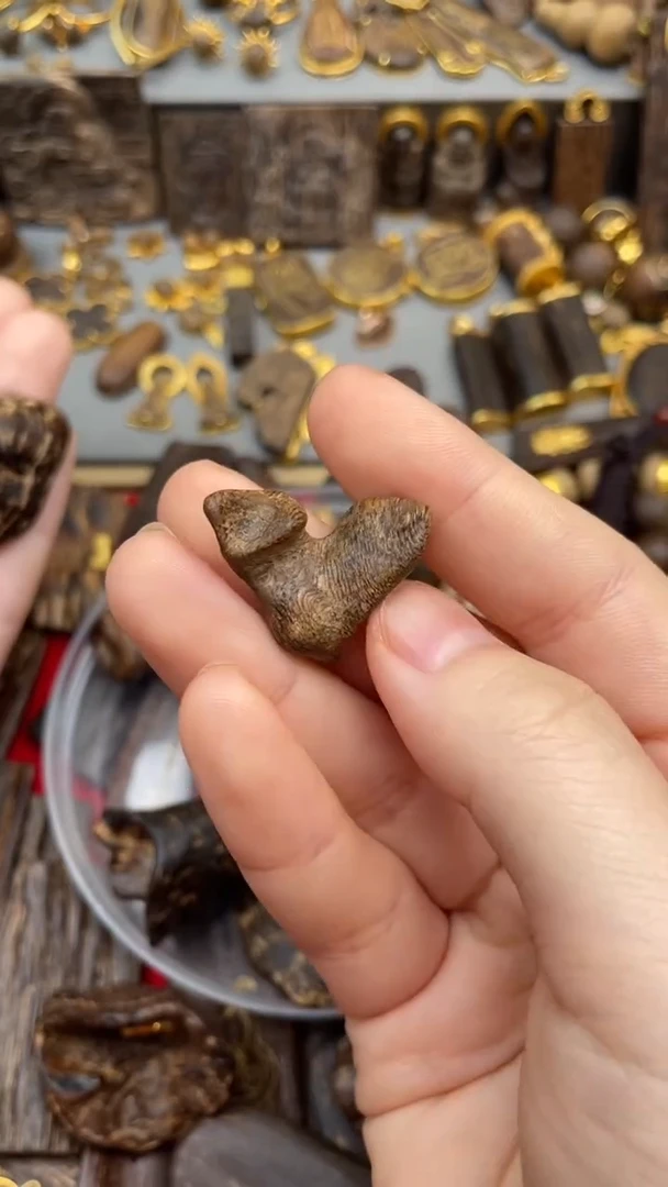 沉香吊坠沉香吊坠