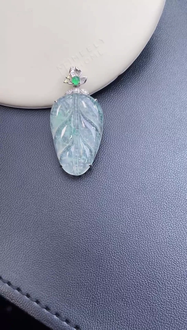 颈饰18K金镶嵌翡翠35.2*17*5.2叶子