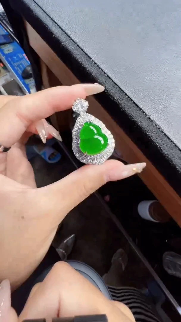 未镶嵌定制翡翠翡翠A货有轻微色差属于正常现象，葫芦多样性发货1