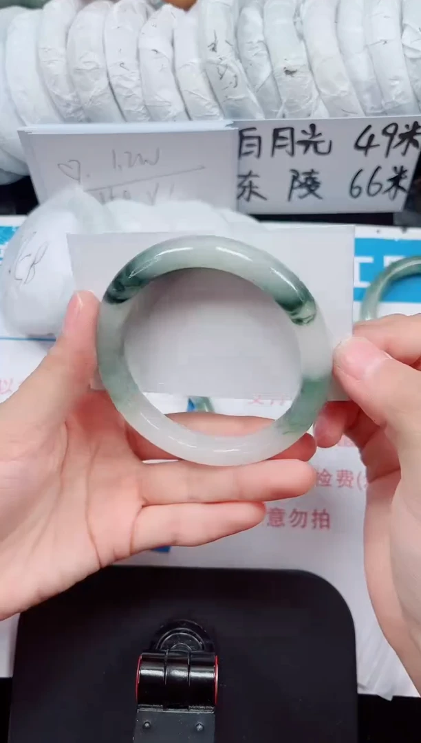 未镶嵌手镯石英质玉200-57/58