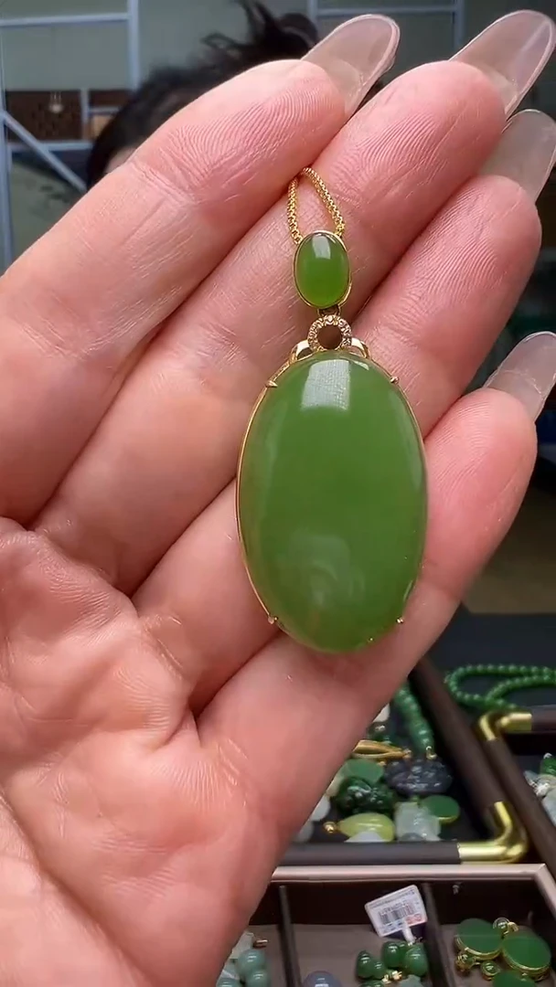 颈饰18K金镶嵌和田玉琴*(多样性发货.发其一）10.20.83