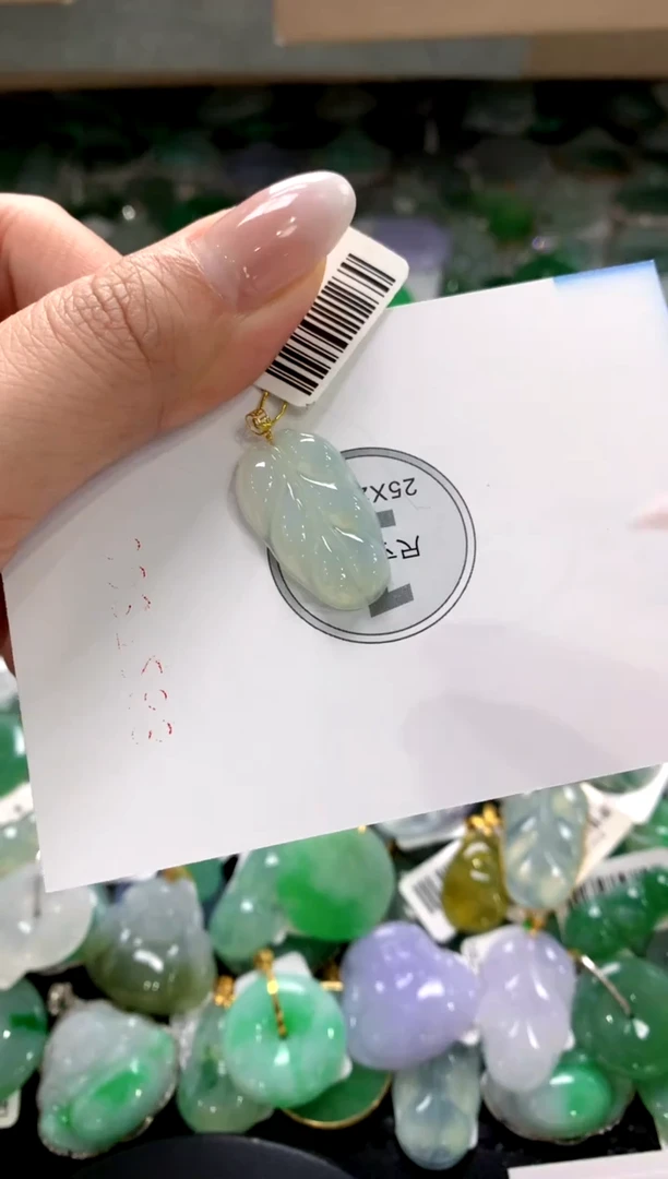 颈饰18K金镶嵌翡翠1111111111111111