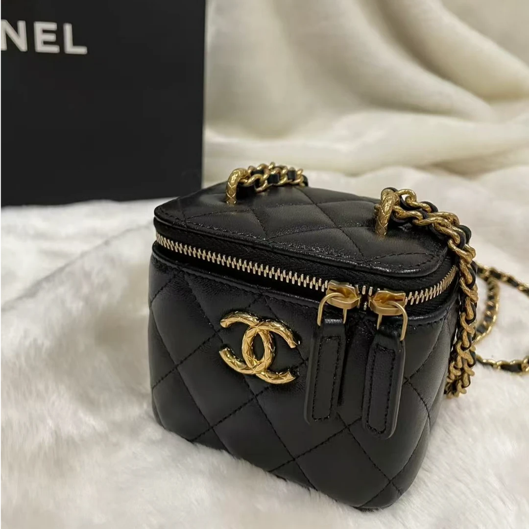 未使用 Chanel/香奈儿 23c小盒子包 油蜡皮 黑浮雕扣 化妆包