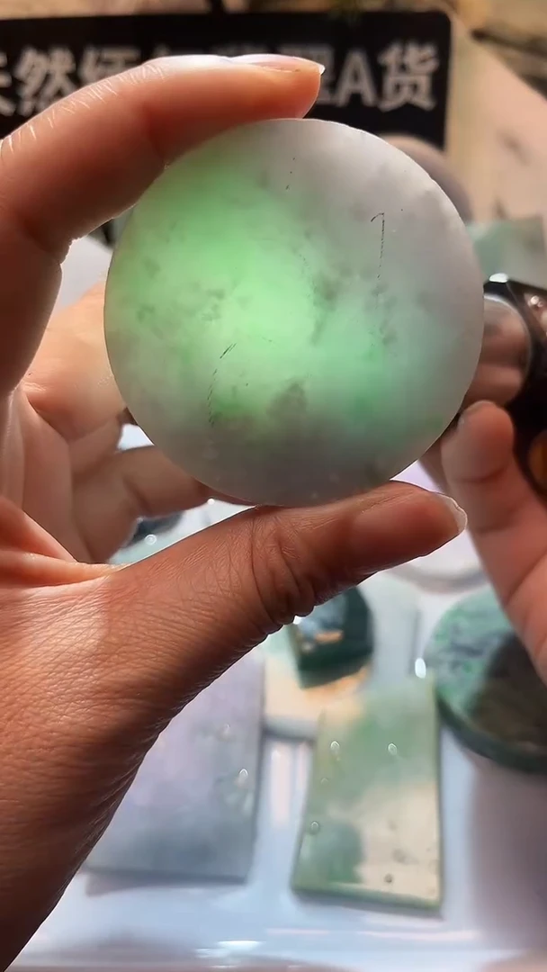 翡翠挂件未镶嵌翡翠