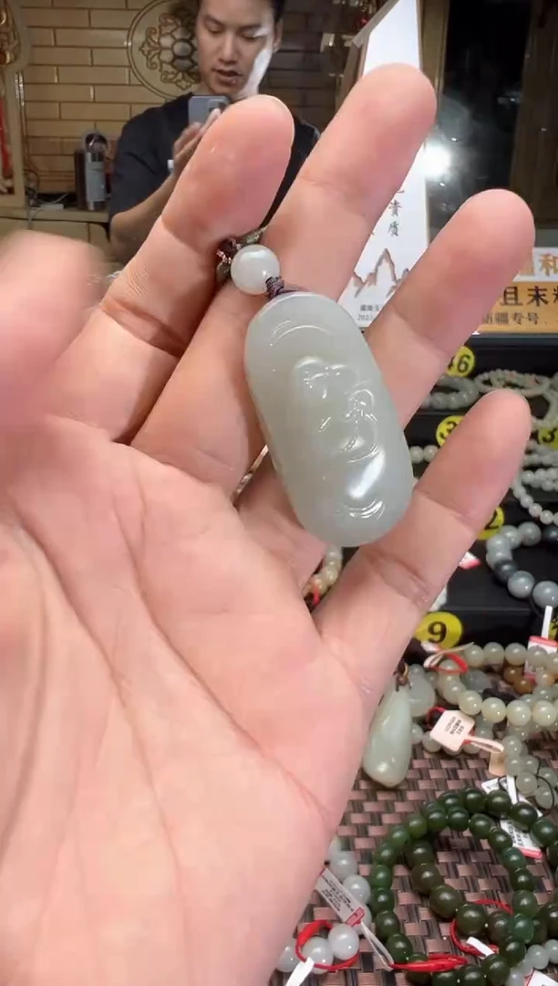 和田玉未镶嵌吊坠(赠链)且末料青白玉佛公吊坠