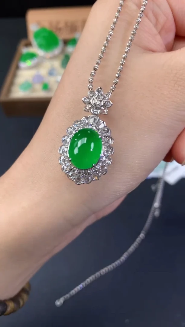 吊坠(不含链)18K金镶嵌翡翠伈*A319|68000