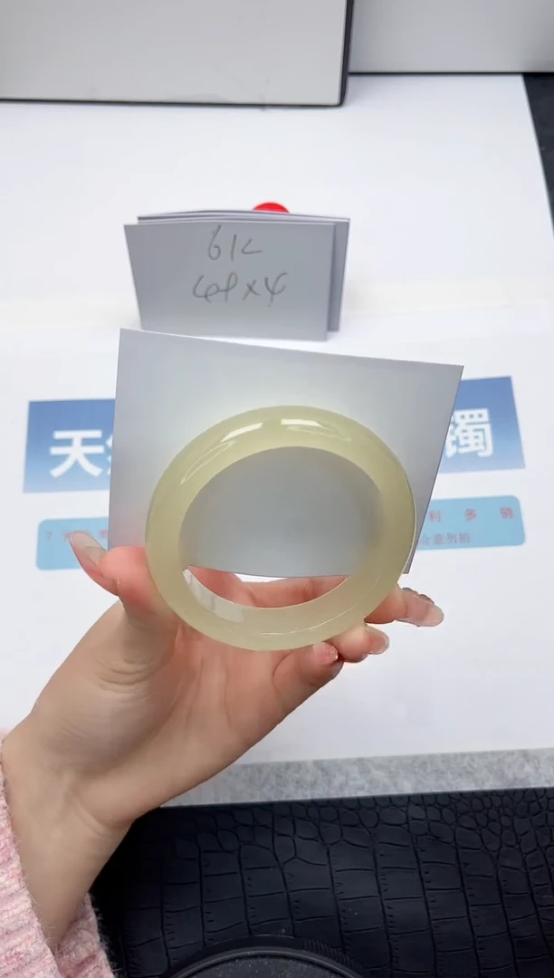 【闪购商品】石英质玉手镯未镶嵌66-56.4