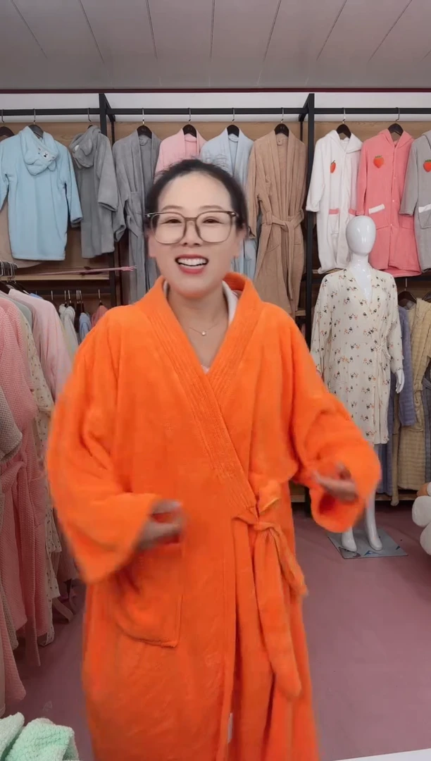 珊瑚绒多针橙色浴袍