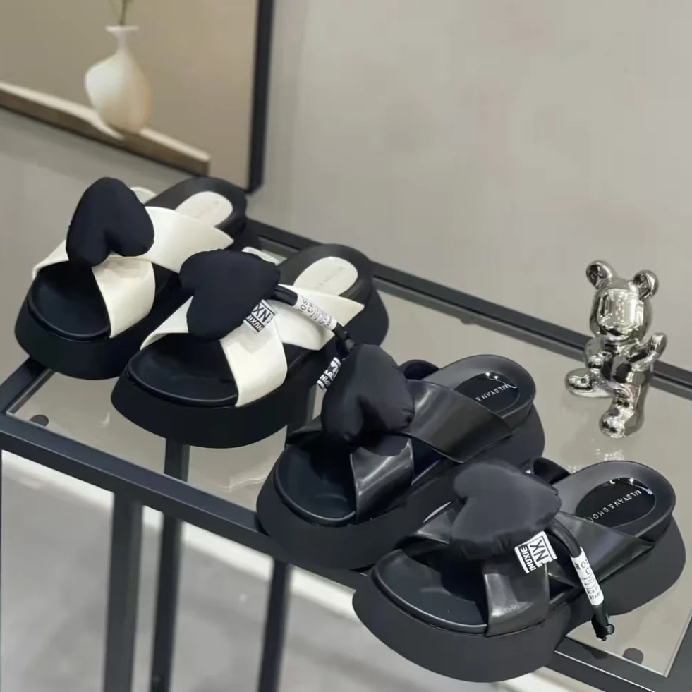 2076 新款时尚气质百搭夏季凉鞋