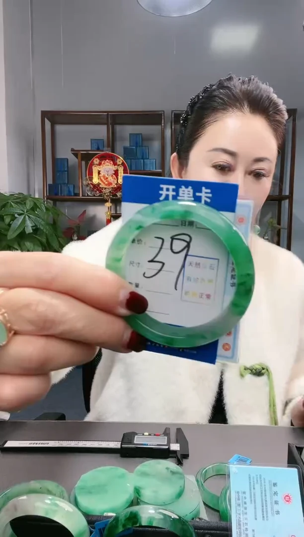 【闪购商品】石英质玉手镯未镶嵌非洲翠