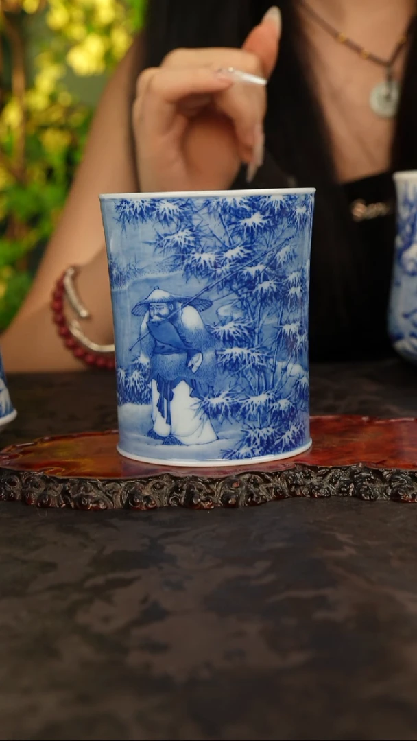 画堂春 青花手绘雪鱼图主人杯