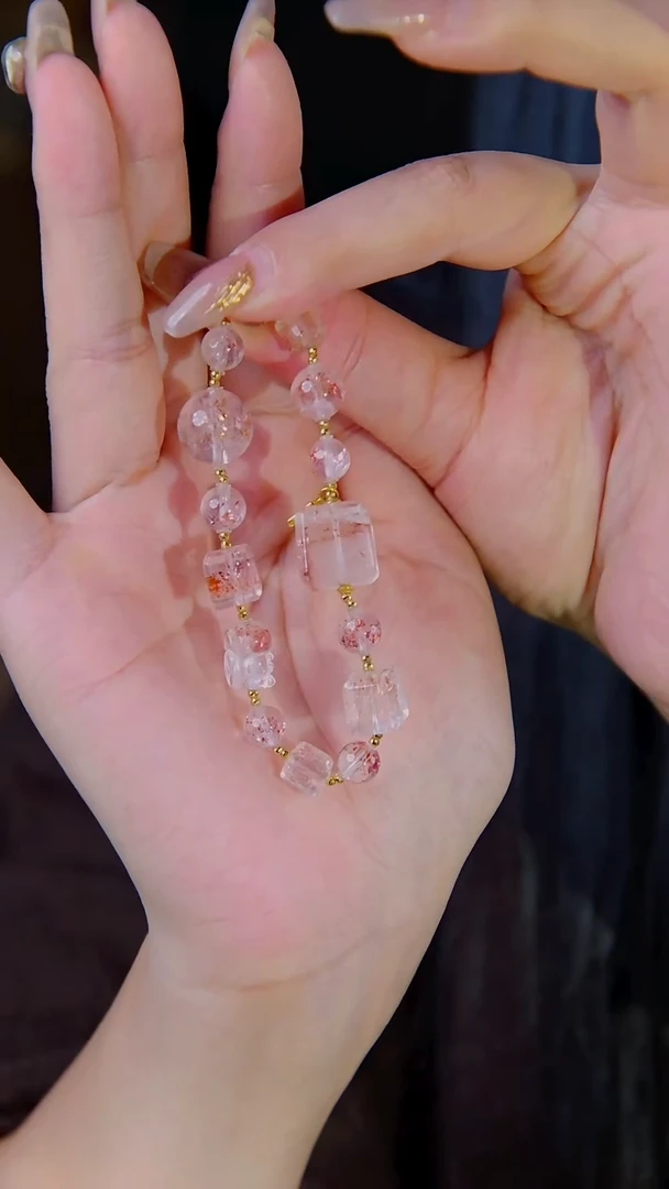 18K金镶嵌手链水晶芬达金草莓设计款1