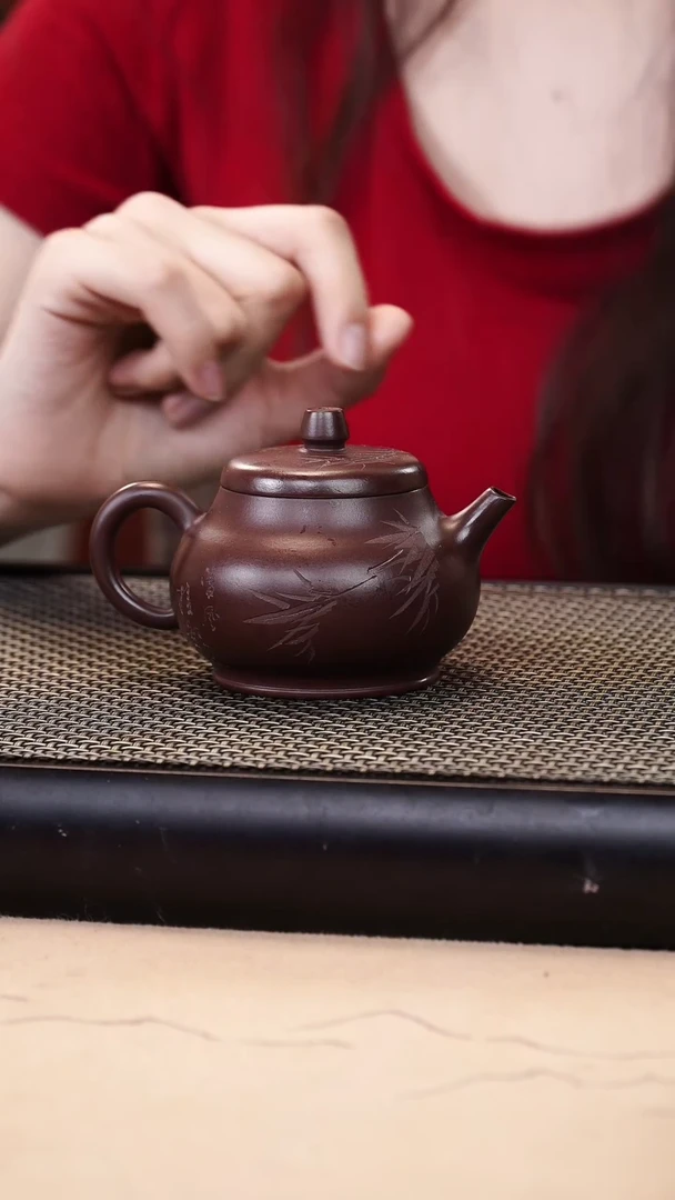 茶壶紫砂紫袍玉砂精工刻绘禅心潘壶160cc