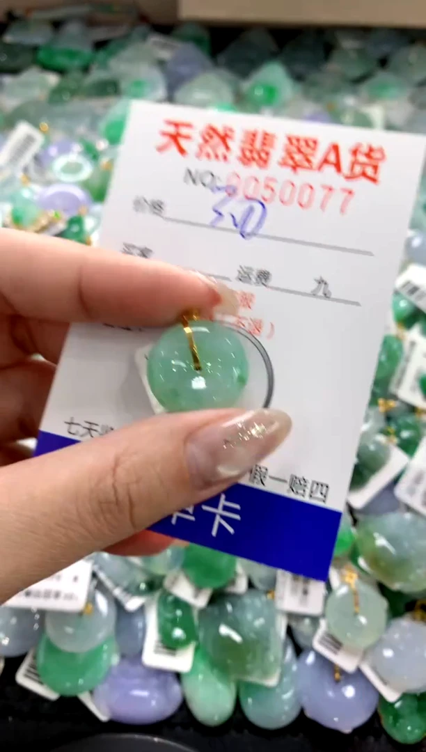 颈饰18K金镶嵌翡翠1111111111111111