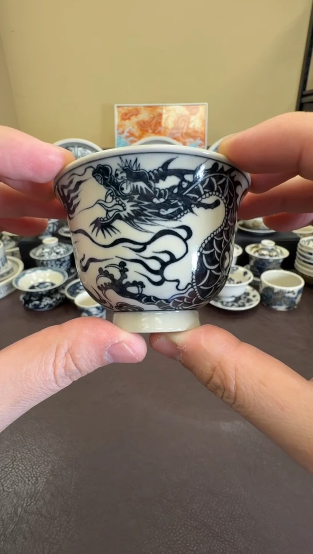 二号釉1351龙纹铃铛杯