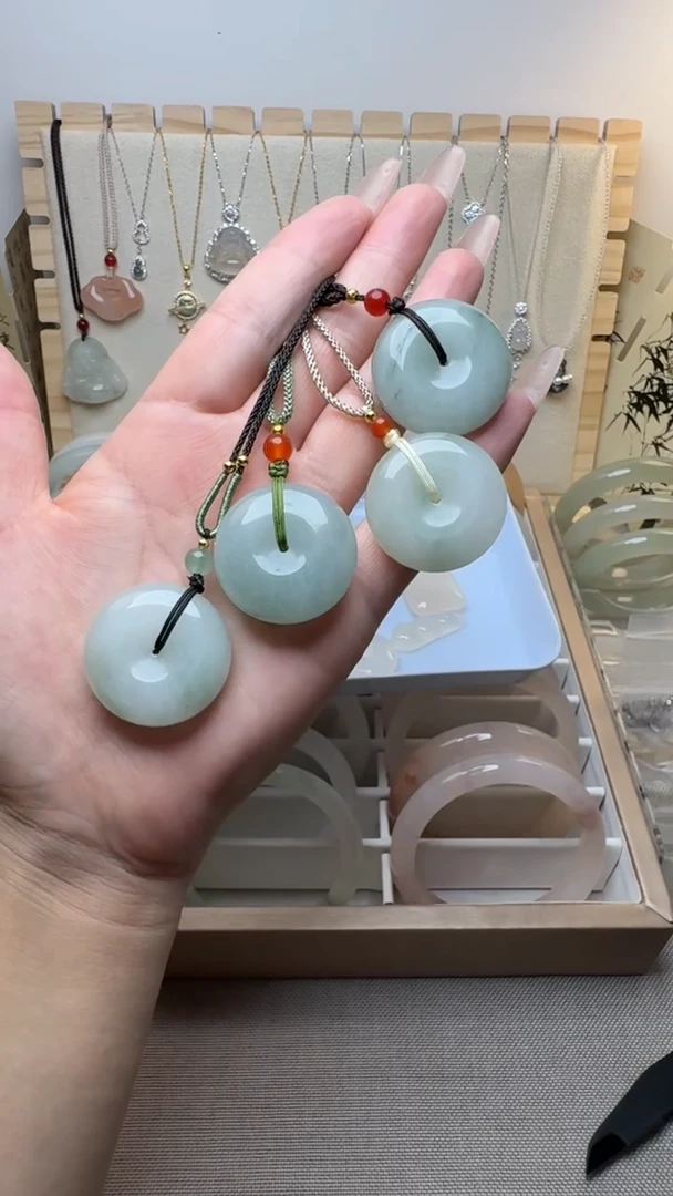 石英质玉未镶嵌颈饰吊坠