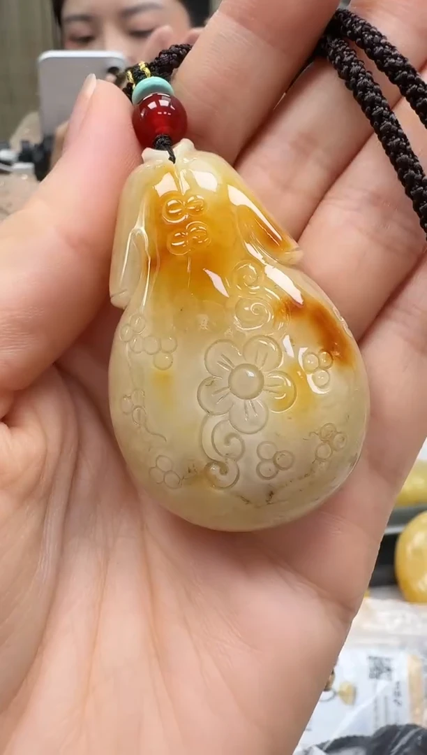 未镶嵌琥珀裸石如图