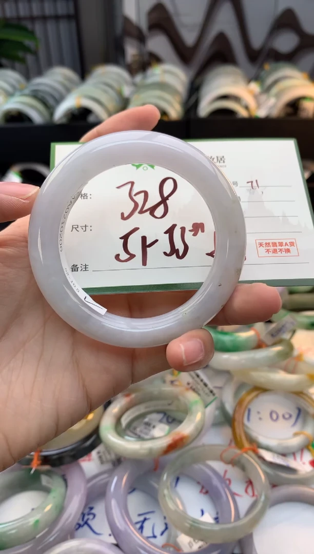 未镶嵌定制翡翠毛货需精细抛光+多人