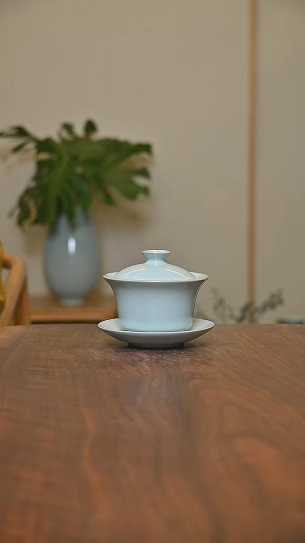 马蹄盖碗 天青 微瑕 无款
