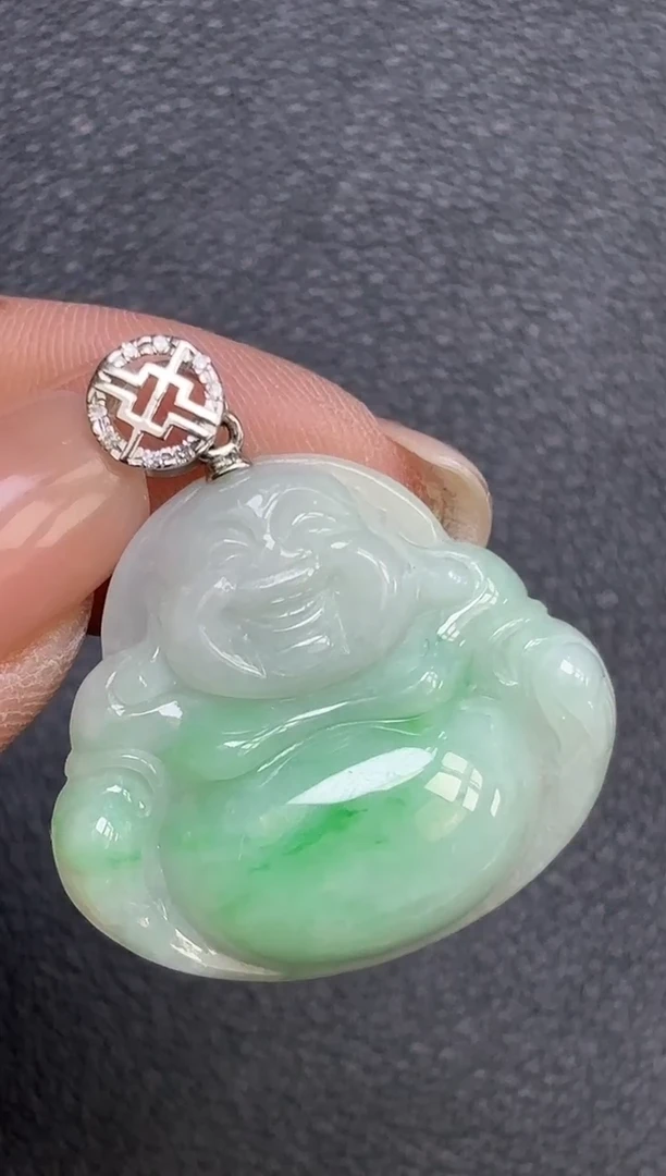 颈饰18K金镶嵌翡翠佛公