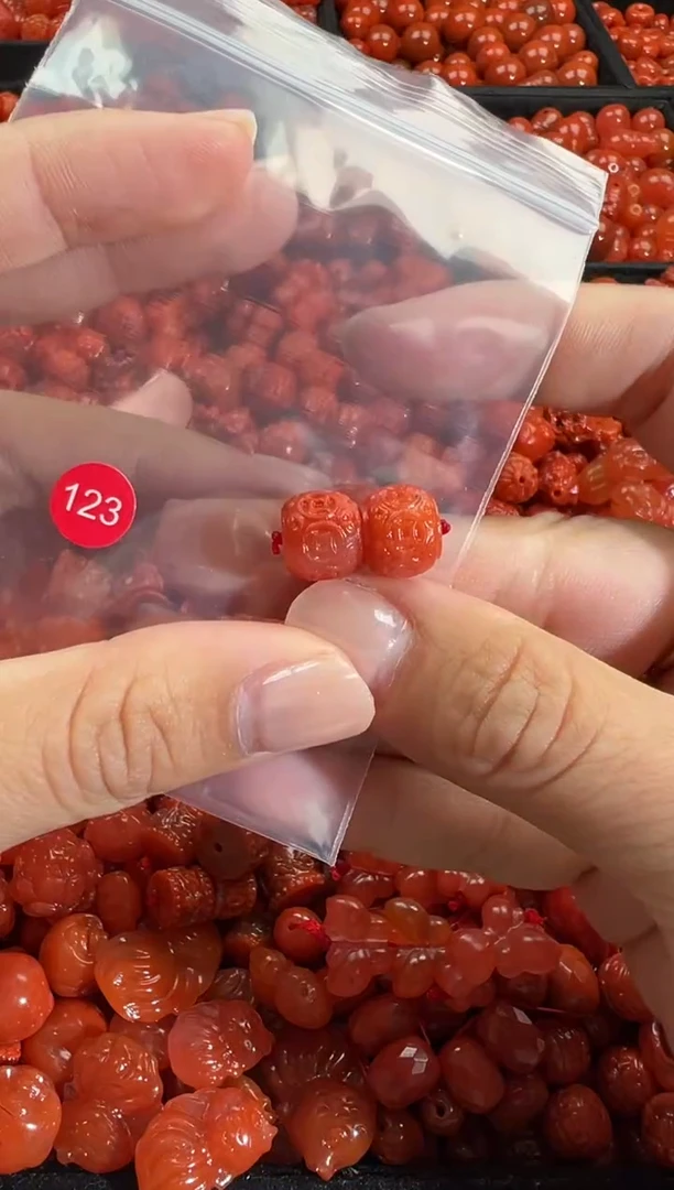 颈饰未镶嵌南红玛瑙1