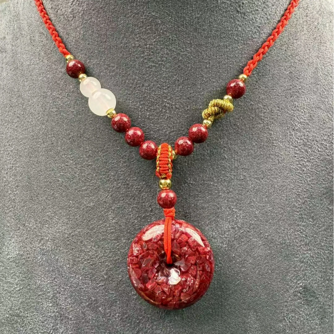 含辰砂工艺品含辰砂工艺品-朱砂天然晶体平安扣吊坠