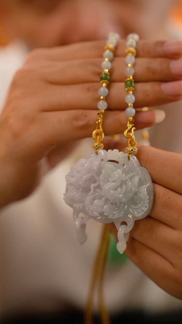 翡翠未镶嵌颈饰24小时内发货质保A货