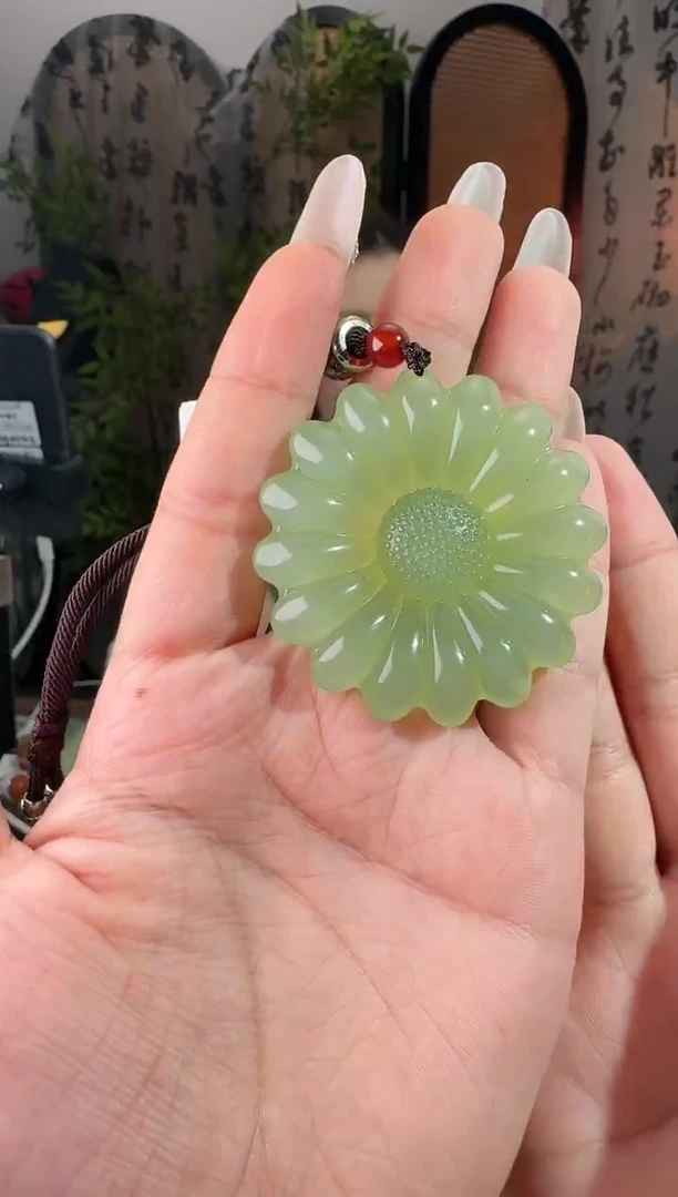 未镶嵌岫玉颈饰向阳而生