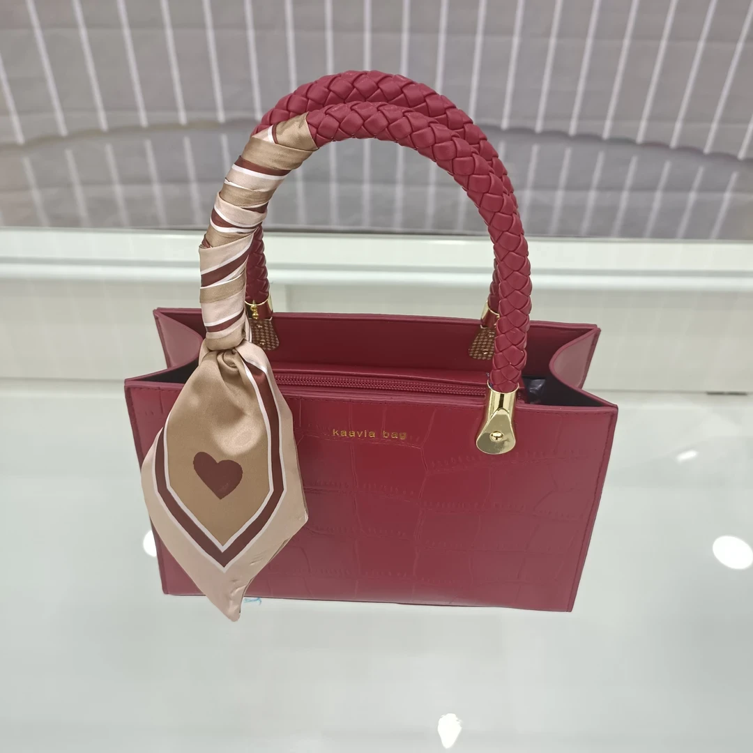 高级感大容量红色包包婚包m