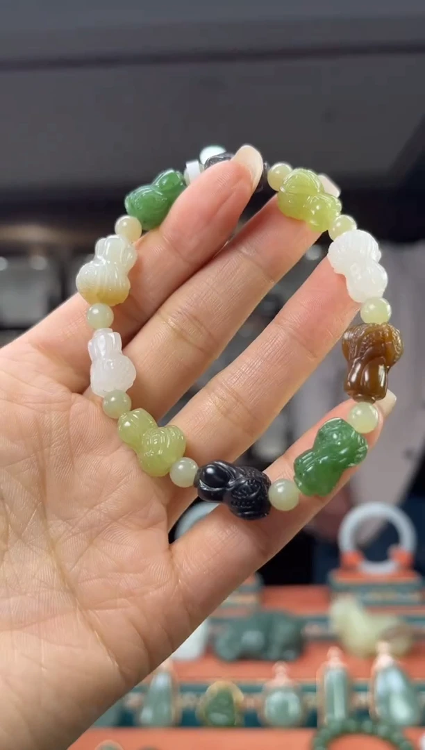 颈饰未镶嵌和田玉佩佩