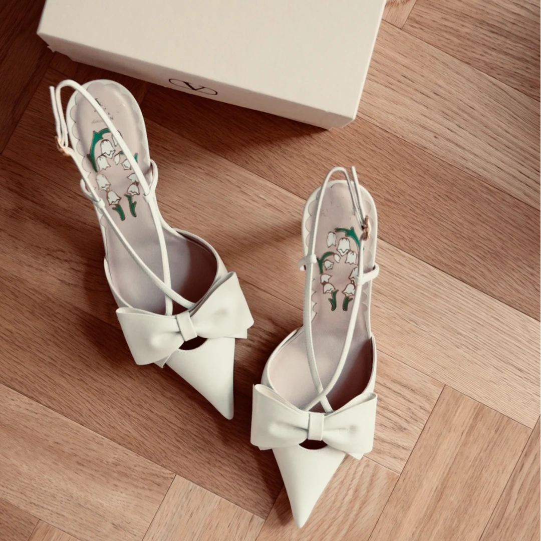 2025夏新款蝴蝶结仙女尖头浅口高跟鞋细跟缕空包头凉鞋后空女单鞋