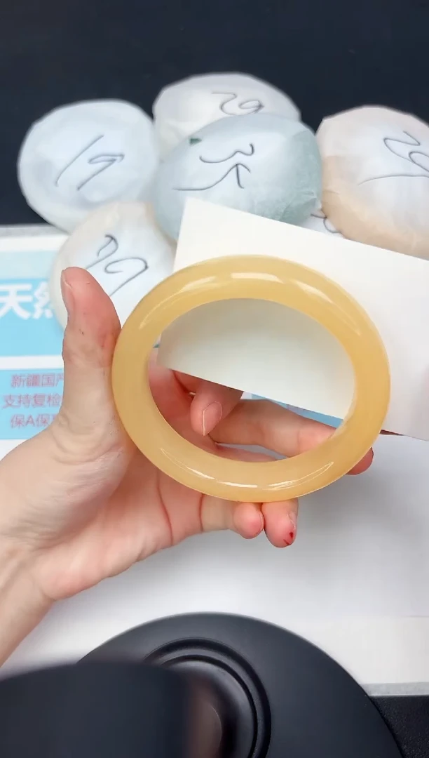 未镶嵌手镯石英质玉94-6061